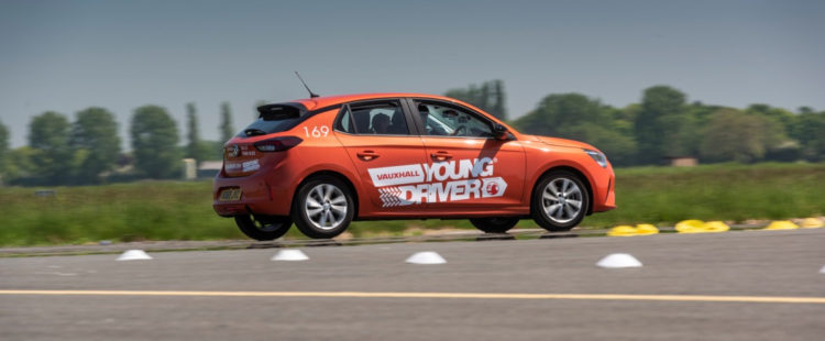 Challenges continue for learner drivers in 2022 as 39% of instructors admit they still have lengthy waiting lists for lessons