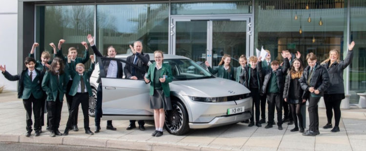 Hyundai supports Eco mobility education with Therfield school