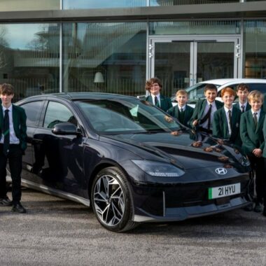 Hyundai supports mobility visions of the future with Therfield school