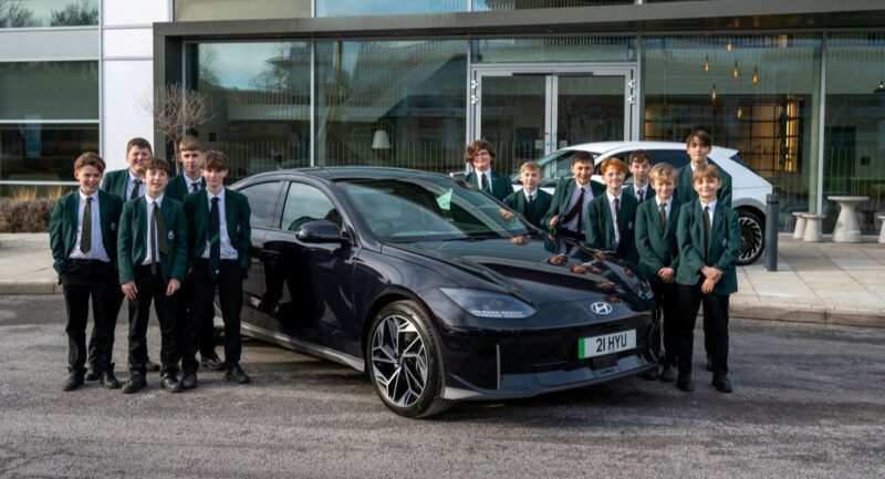 Hyundai supports mobility visions of the future with Therfield school